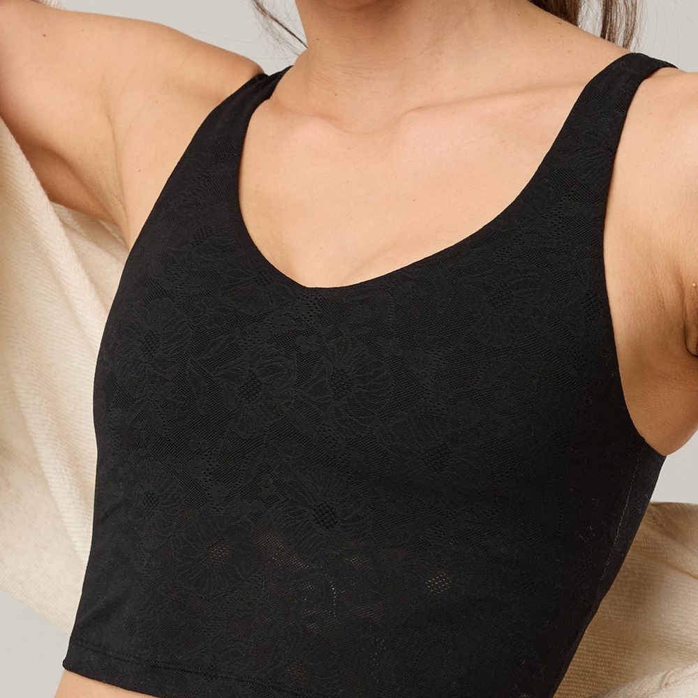 OFFLINE By Aerie Lace Low Key Longline
Sports Bra Elegant Black Lace Sports Bra